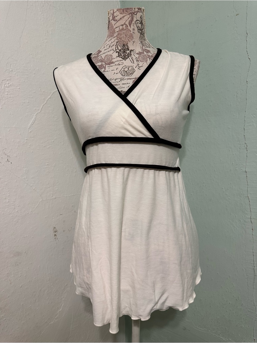 Y2K 2000 cream baby doll Sleeveless Wrap Top v neck size medium Coqueta
